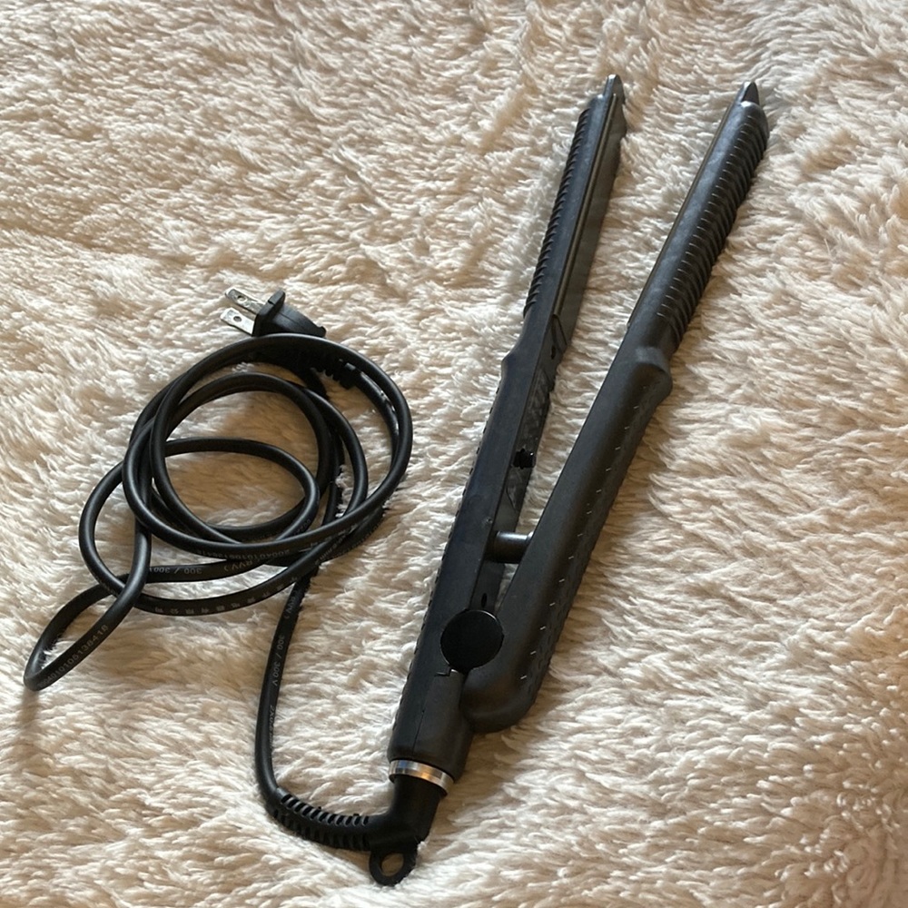Hair straightener